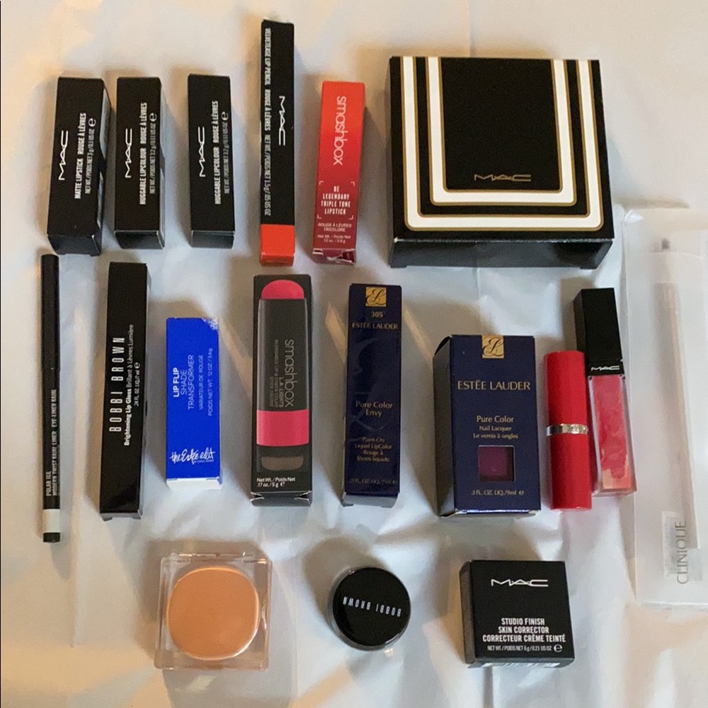 Lot of 18 pieces famous brands makeup